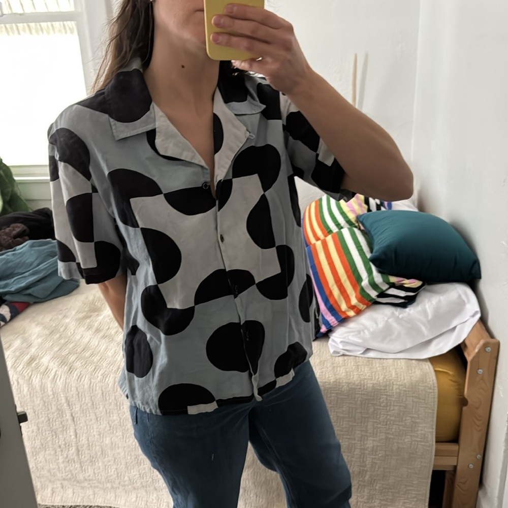Dusen Dusen tops, collared shirt, blue dot pattern, medium
